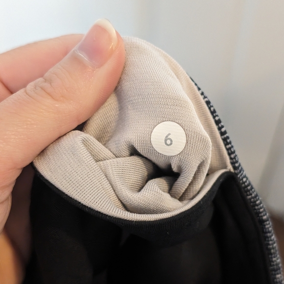 Lululemon Wunder Under Crop *Full-On Luxtreme Burlap Texture Black Dune | Size 6 - Picture 9 of 9